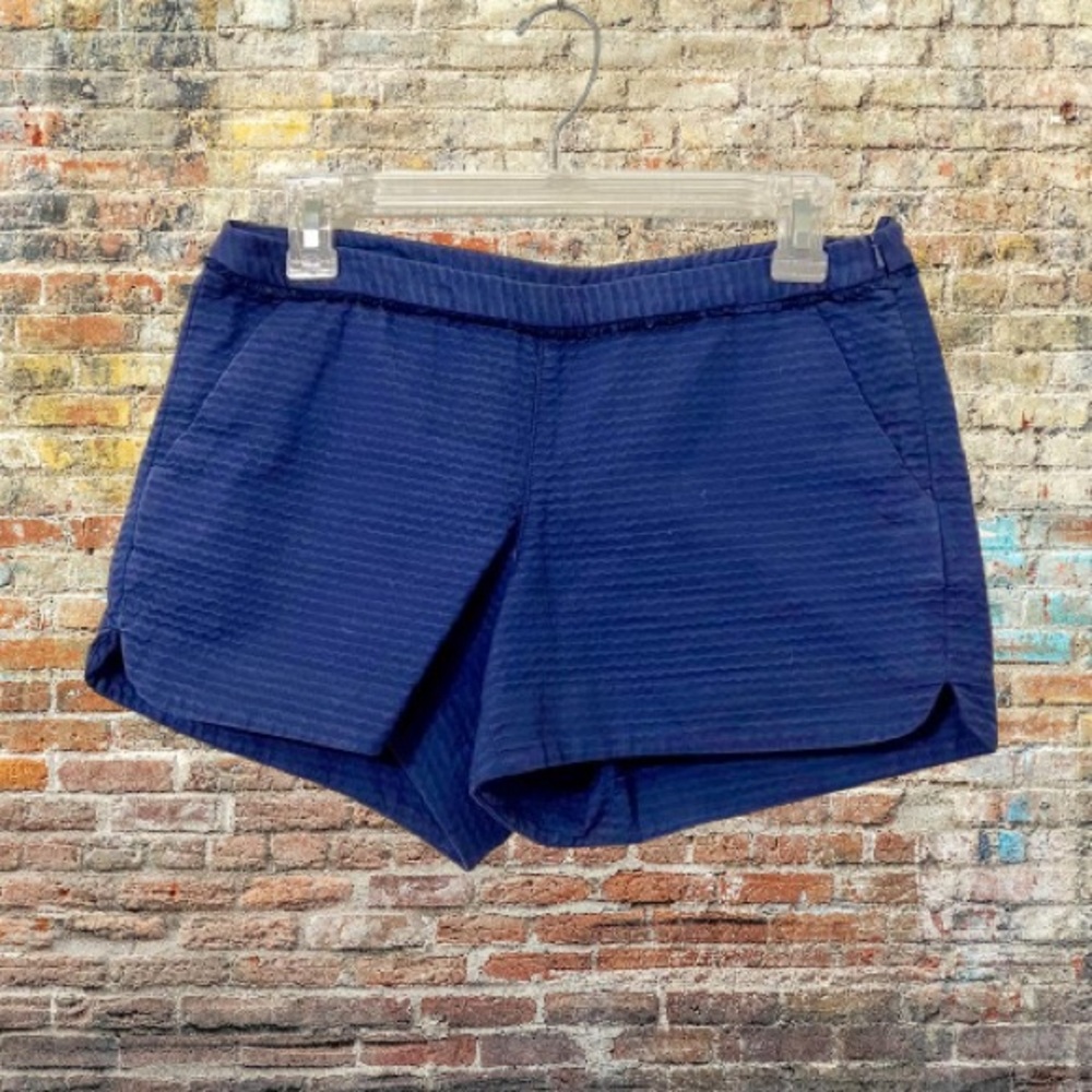 Lilly Pulitzer Navy Blue Seersucker Frayed Waist Shorts Sz 4 Textured Curved Hem